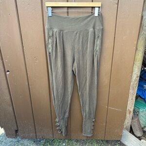 FP movement military green Leggings Joggers Women’s Medium Buckles At Ankles